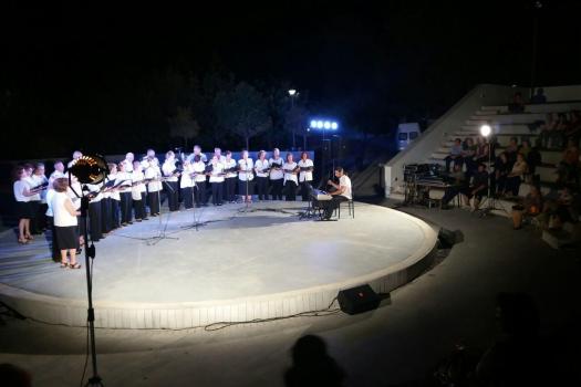 Η χορωδία του ΠΚ στο δήμο Χαϊδαρίου