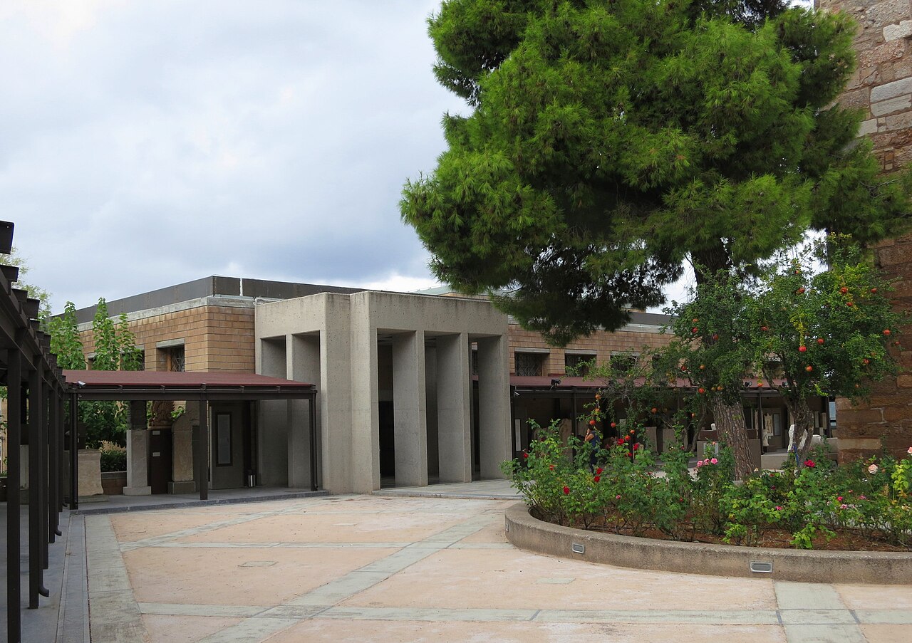 Thiva_Archaeological_Museum_2016.jpg